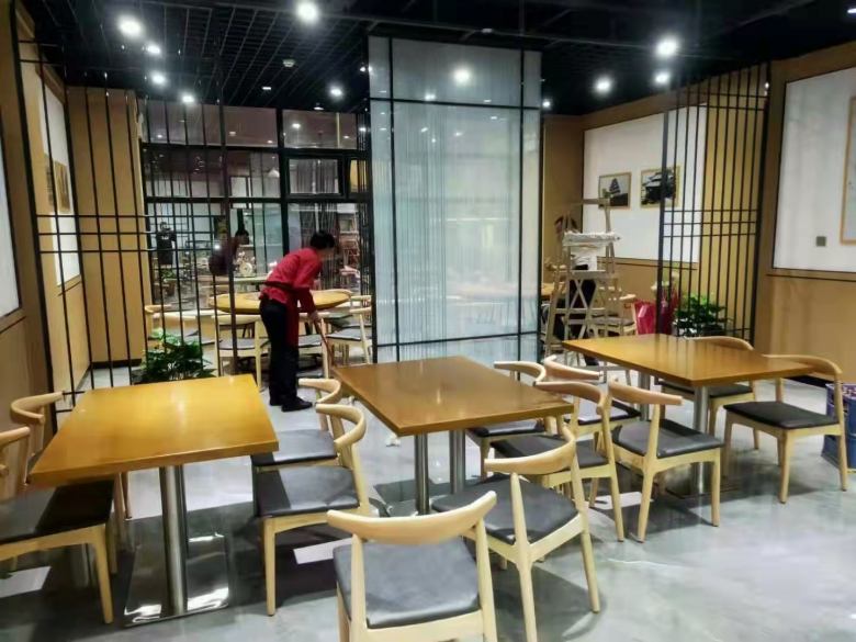 老秦味道實(shí)木餐桌.jpg
