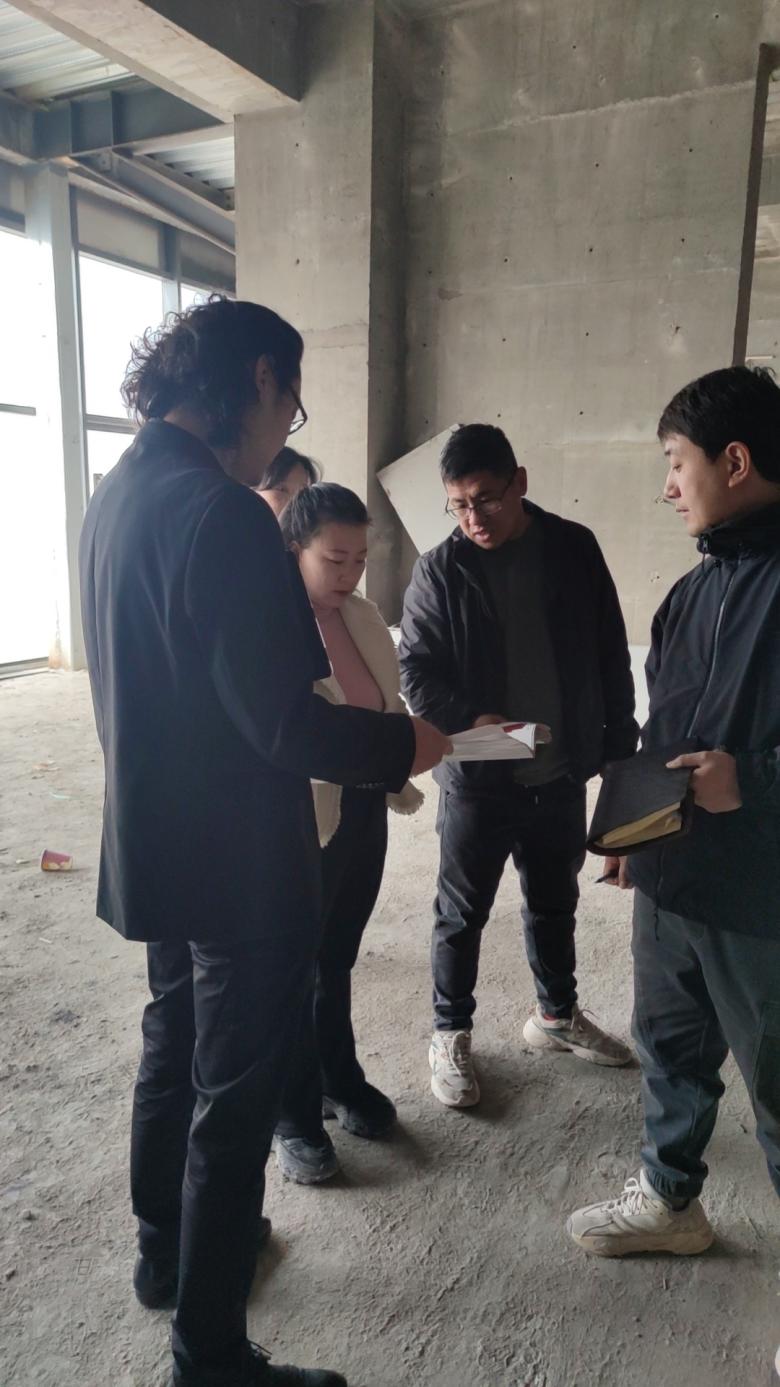 博菲克酒店設計師工地現(xiàn)場量尺.jpg